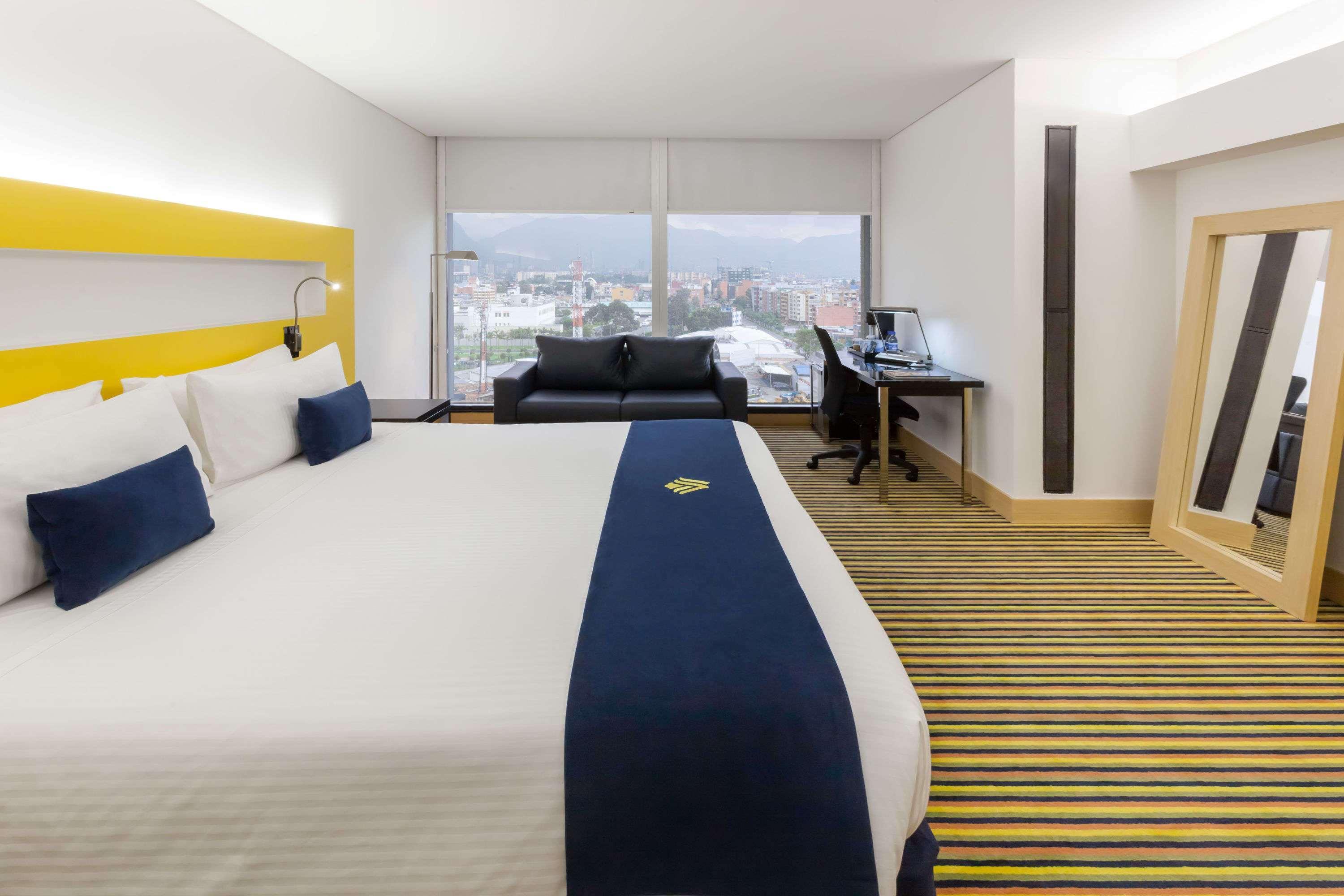 Hotel Wyndham Bogotá Exteriér fotografie A room at the hotel