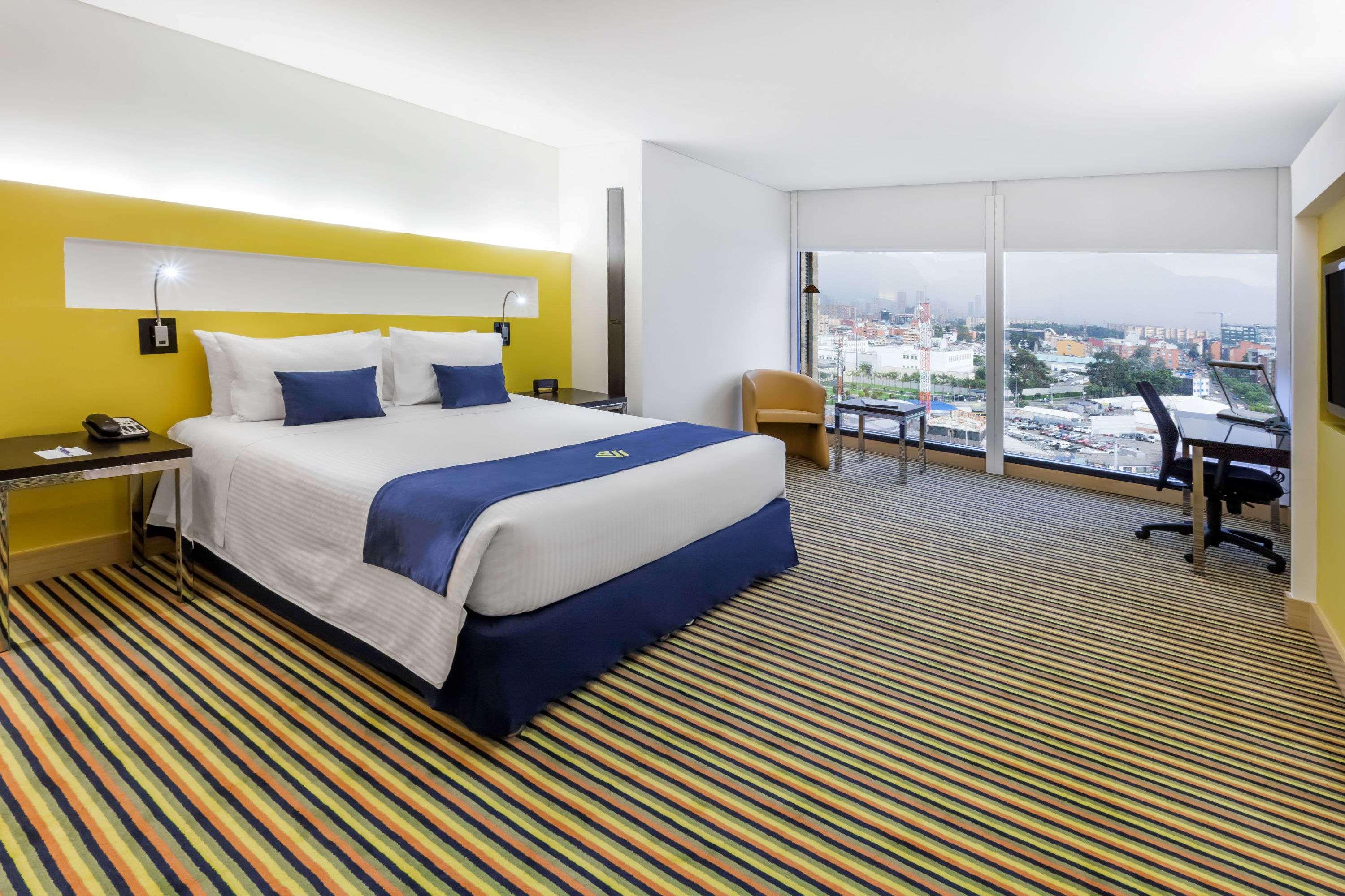 Hotel Wyndham Bogotá Exteriér fotografie A room at the hotel