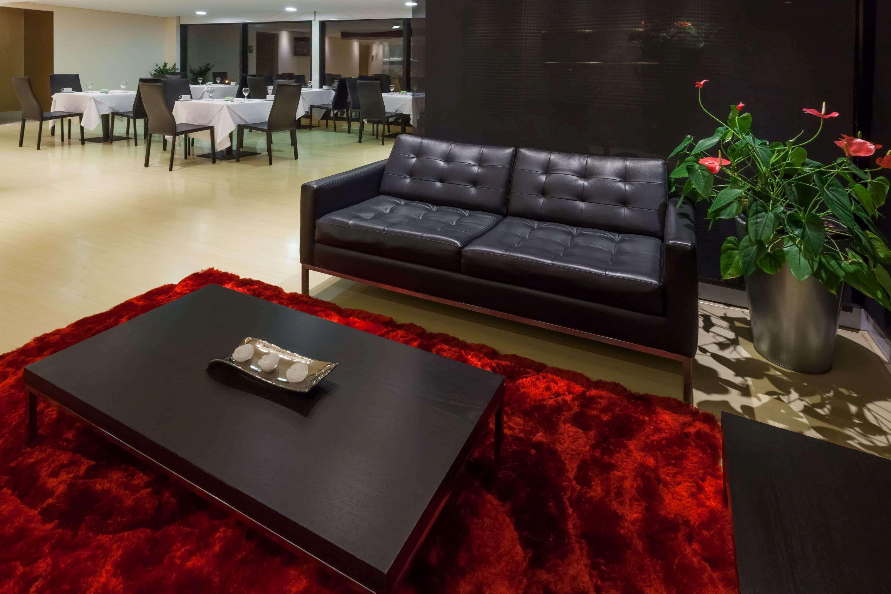 Hotel Wyndham Bogotá Exteriér fotografie The lounge at the airport