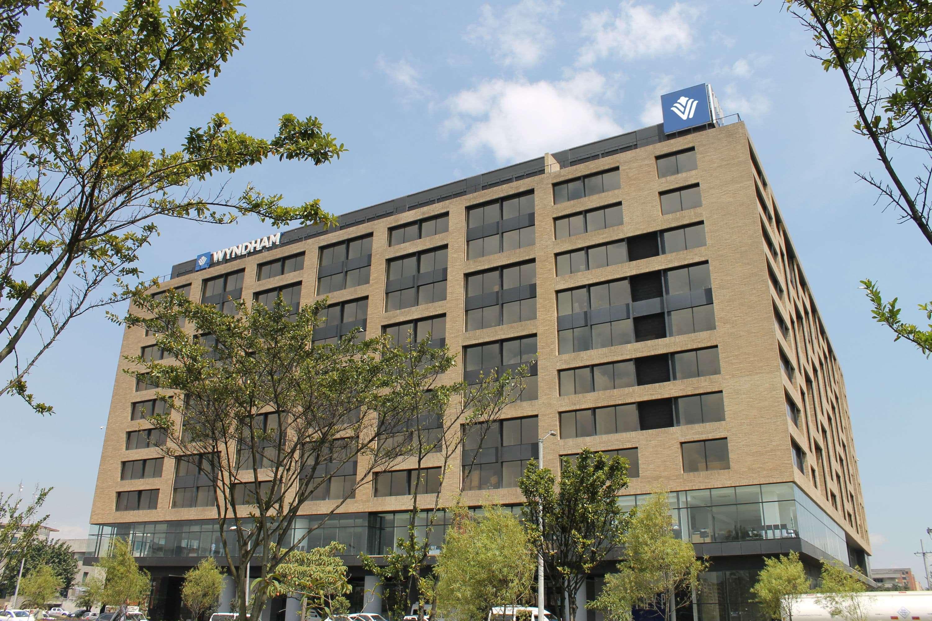 Hotel Wyndham Bogotá Exteriér fotografie Hanwha Life Insurance