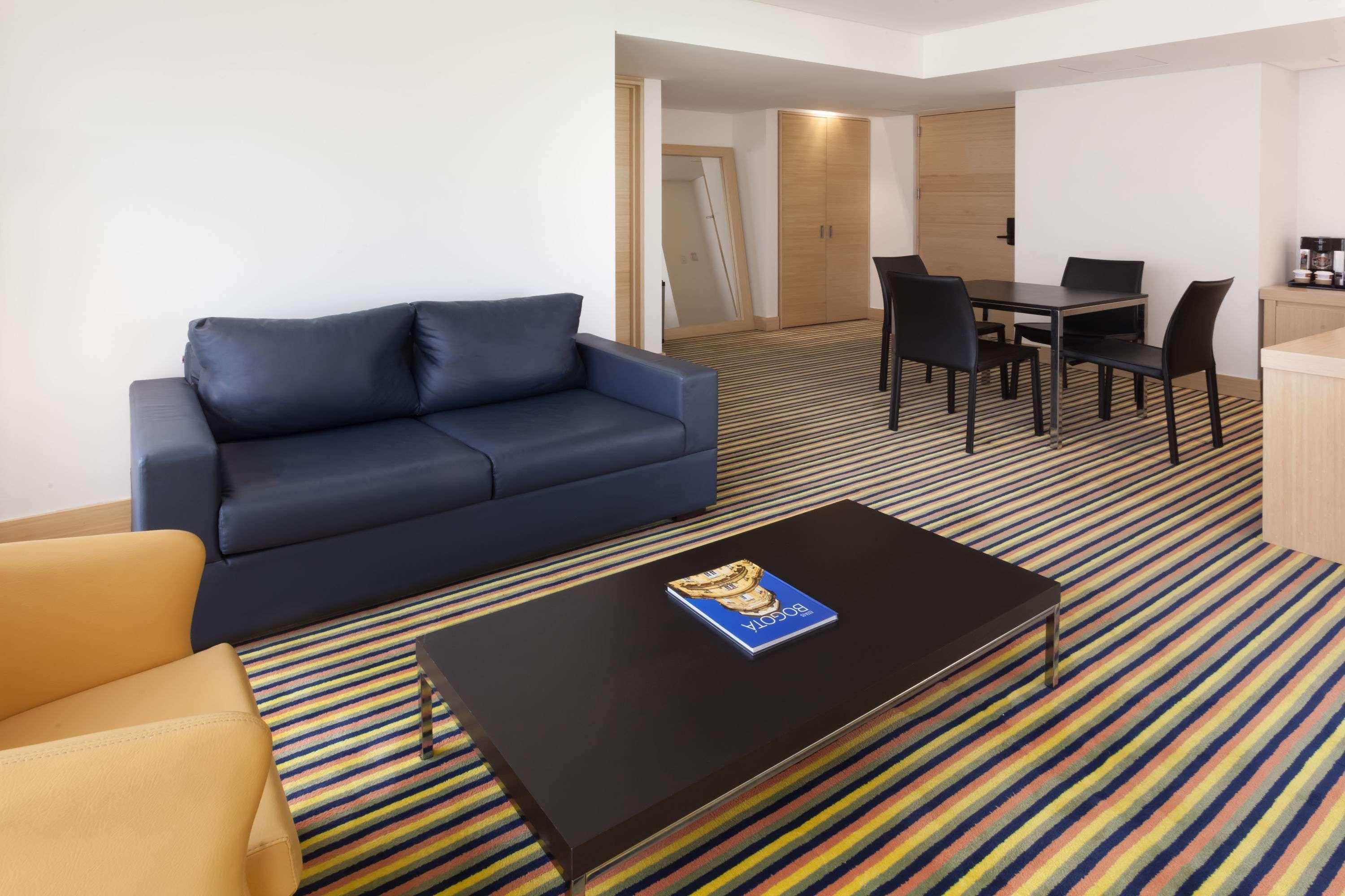 Hotel Wyndham Bogotá Exteriér fotografie A suite at the hotel