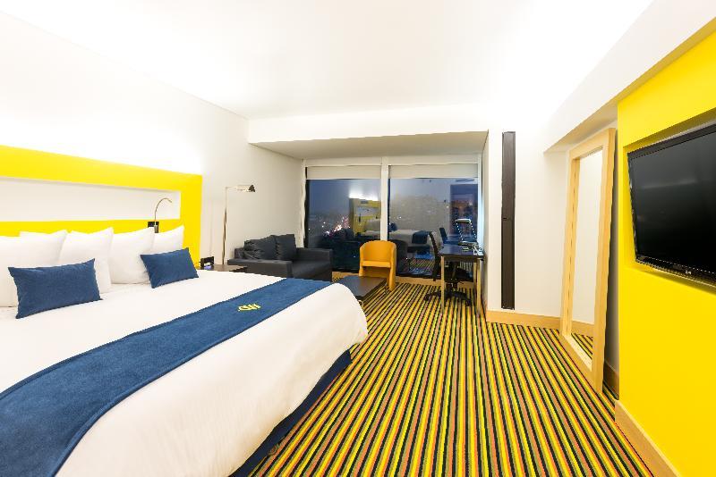 Hotel Wyndham Bogotá Exteriér fotografie A room at the hotel