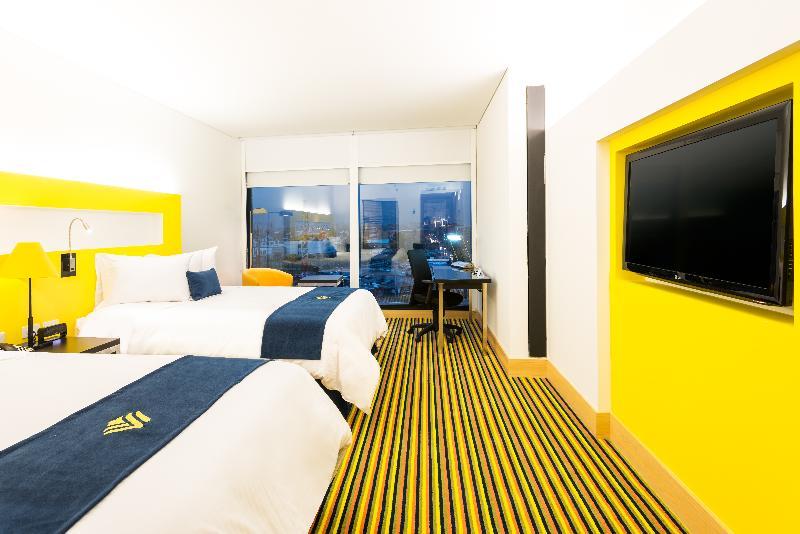 Hotel Wyndham Bogotá Exteriér fotografie A room at the hotel